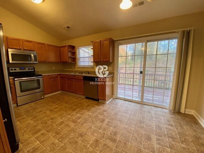 Foto del edificio - Beautiful AND Spacious 3 bedroom & 2 bathr...