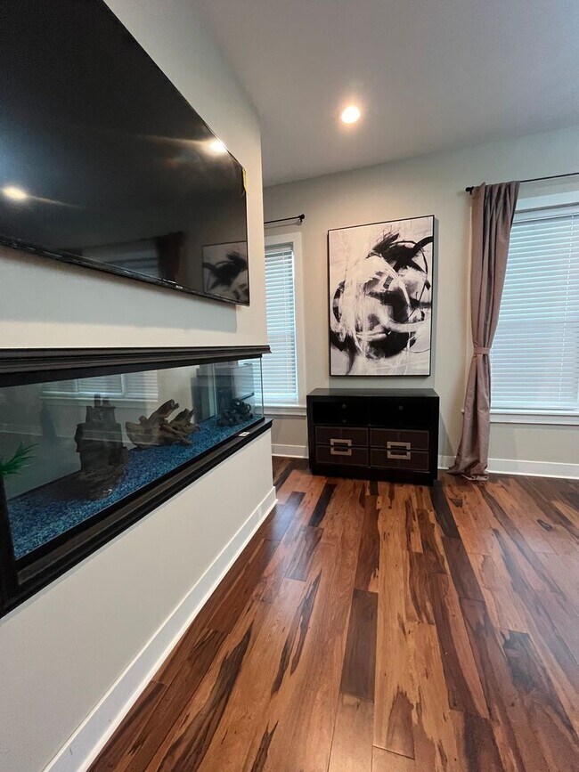 Foto del edificio - Stunning 4 BR/3 BA Townhome in Trinidad!