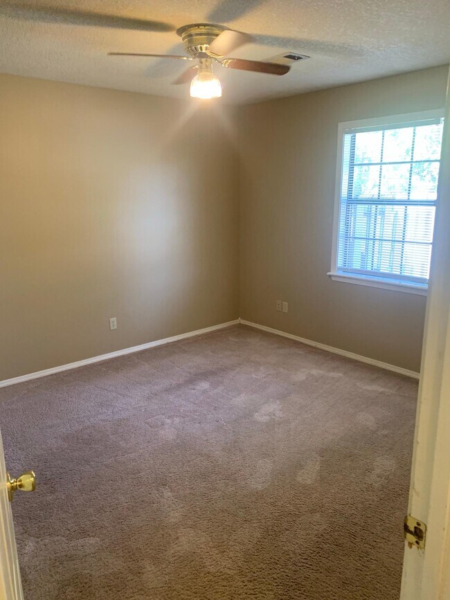 Foto del edificio - 2620 W C St