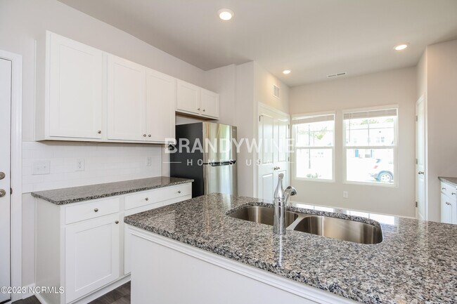 Foto del edificio - 978 Coosaw Pl