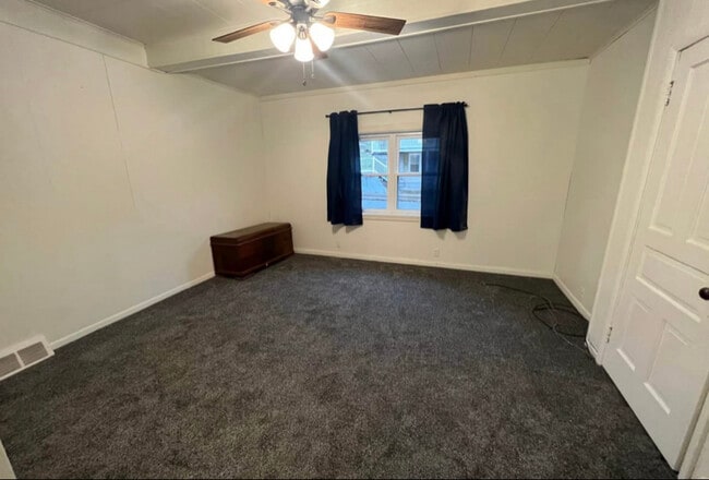 Building Photo - 611 N 3rd St