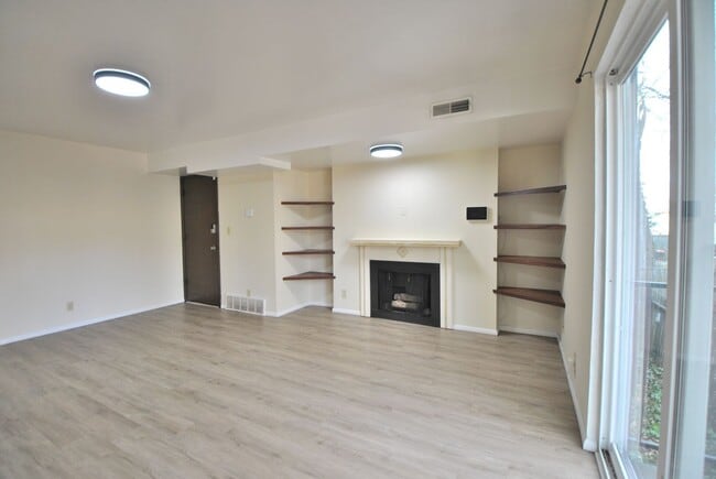 Building Photo - 167 E 100 N