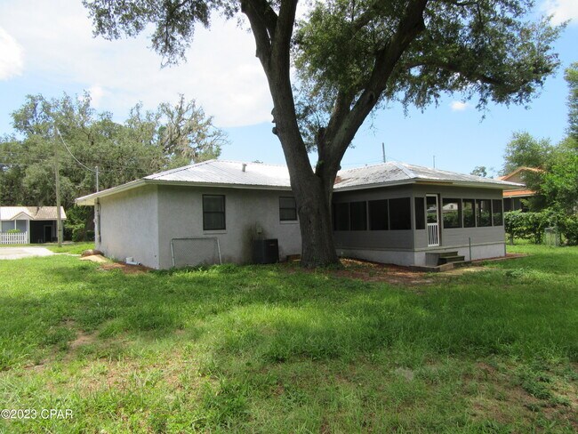 Building Photo - 2602 W 12th St