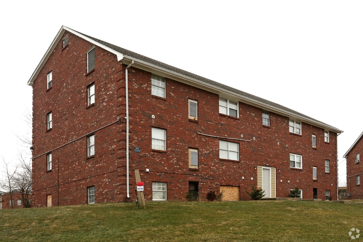 Primary Photo - Courtside Apartments