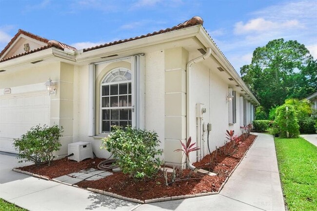 Building Photo - 6888 SE Warwick Ln