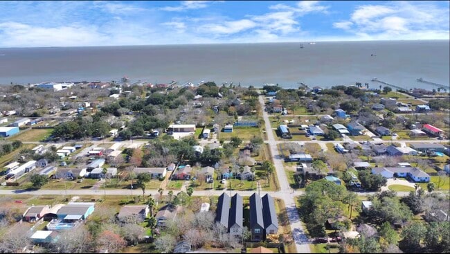 Building Photo - 442 6th St