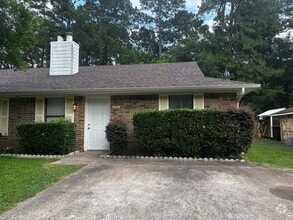 Building Photo - 3009 Manor Ln