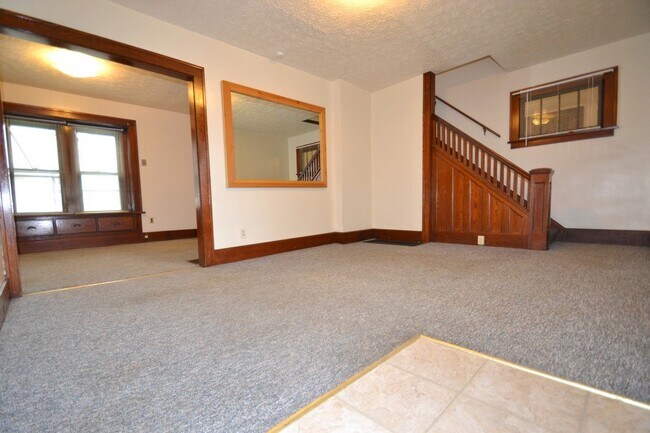 Building Photo - 136 Annadale Ave