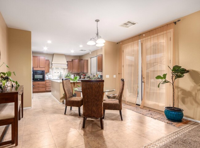 Foto del edificio - Amazing 4 bedroom In Lyons Gate!