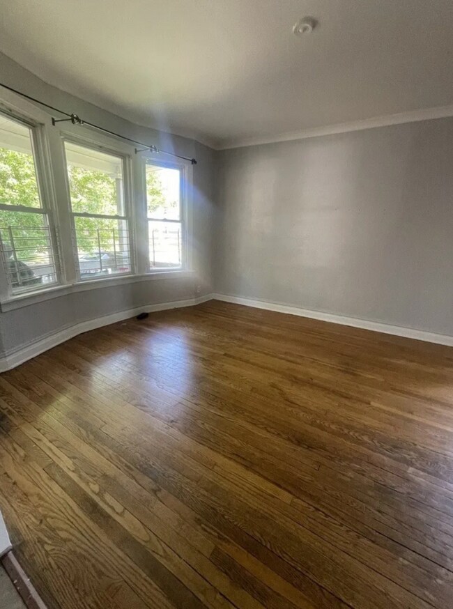 Building Photo - Spacious 2BR Apartment in Roseland – Off-S...