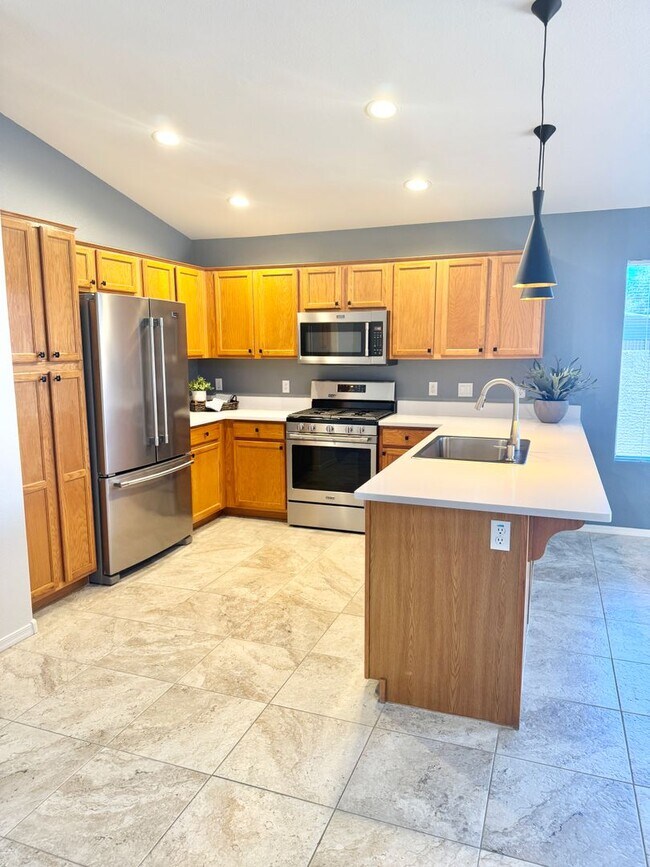 Foto del edificio - Meticulously Maintained 3 Bedroom + Den Single Level Home! Fantastic Low Backyard.