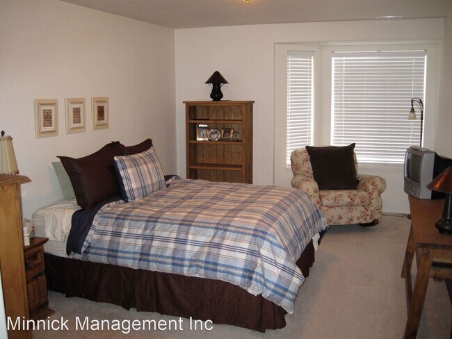 Building Photo - 3 br, 2 bath House - 835 Forest Glen Unit F