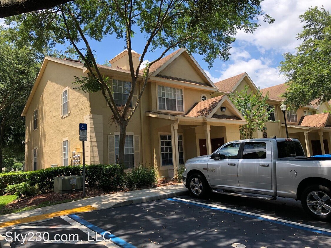 Foto principal - 819 Grand Regency Pointe