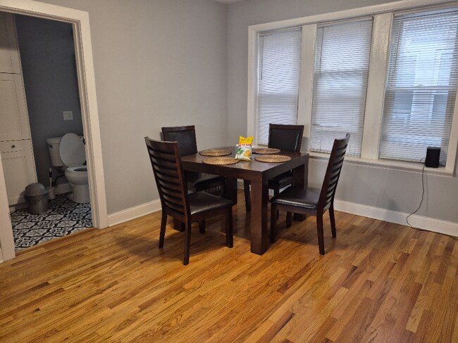 Foto del edificio - 4839 W Addison St