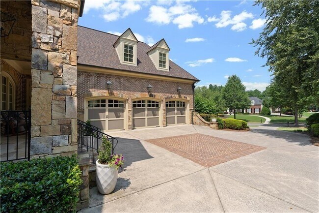 Foto del edificio - 6327 Howell Cobb Ct