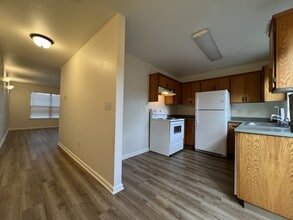 Building Photo - 1598 Railroad Dr