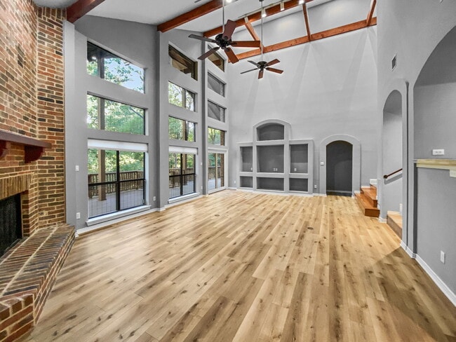 Building Photo - 1314 Creekwood Dr