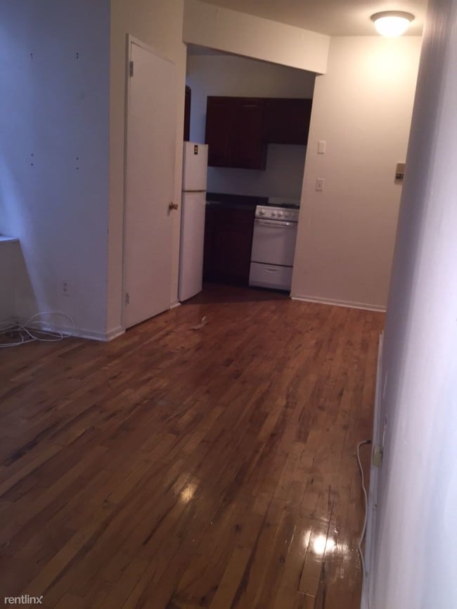 Building Photo - 315 E 95th St