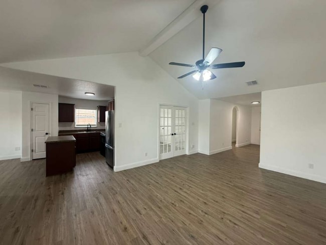 Foto del edificio - 6127 Blind Meadow