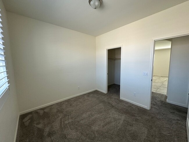 Building Photo - Charming home located in gated community c...