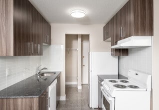 Building Photo - Franz Haus