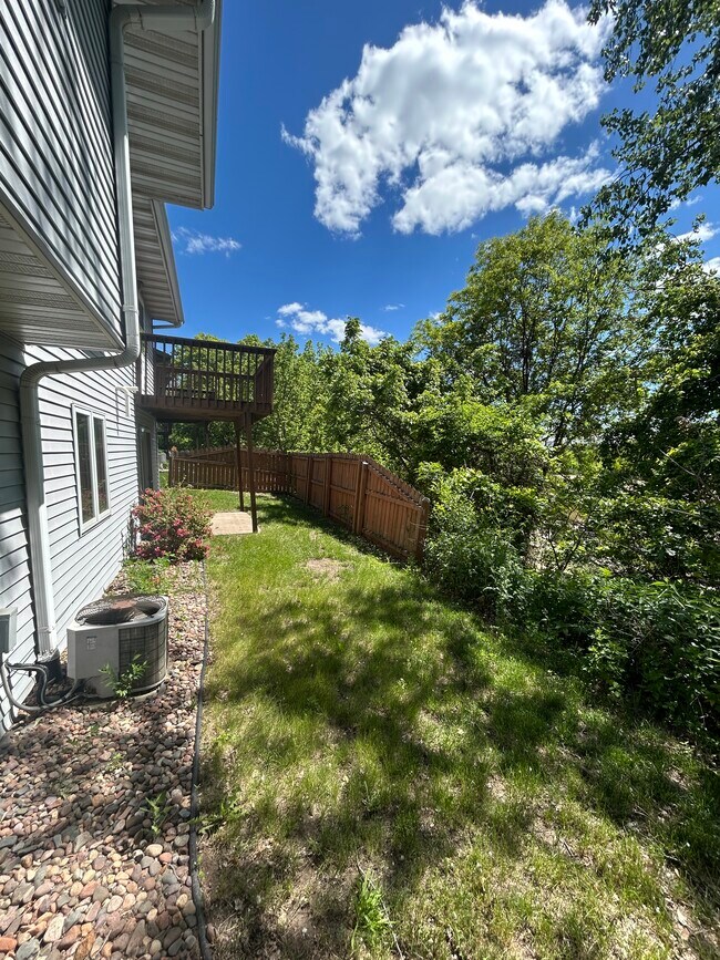 Foto del edificio - 1030 Oak Forest Dr