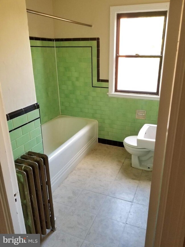 Foto del edificio - 1353 Nicholson St NW