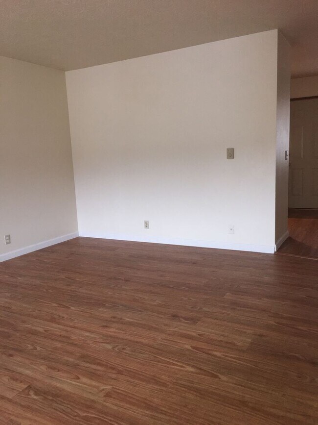 Foto del edificio - 705 Lyle Ave