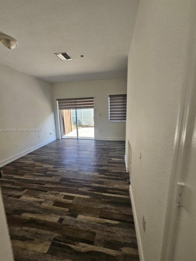 Foto del edificio - 7995 NW 8th St