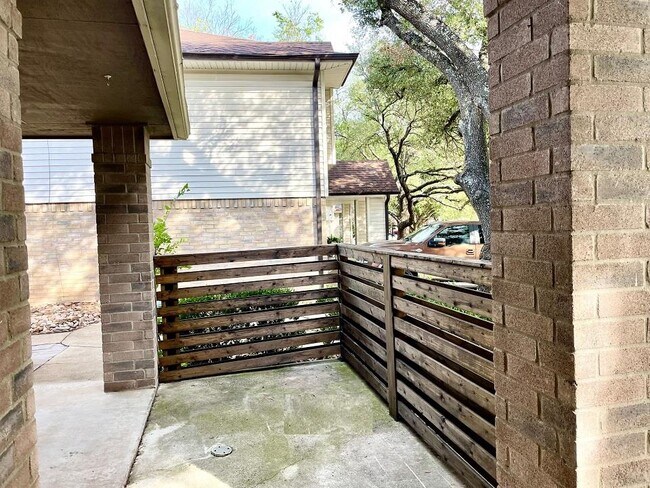 Building Photo - 1212 Weatherford Dr