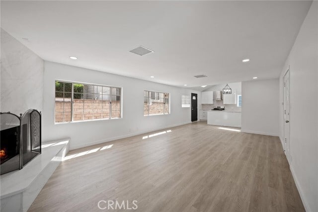 Foto del edificio - 7445 Balcom Ave