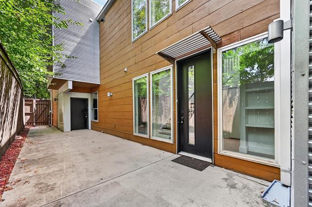 Building Photo - 4413 Roseland Ave