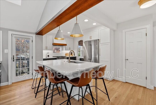 Foto del edificio - 2412 N Columbus St