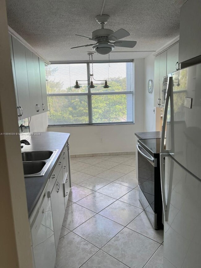 Foto del edificio - 1200 NE Miami Gardens Dr