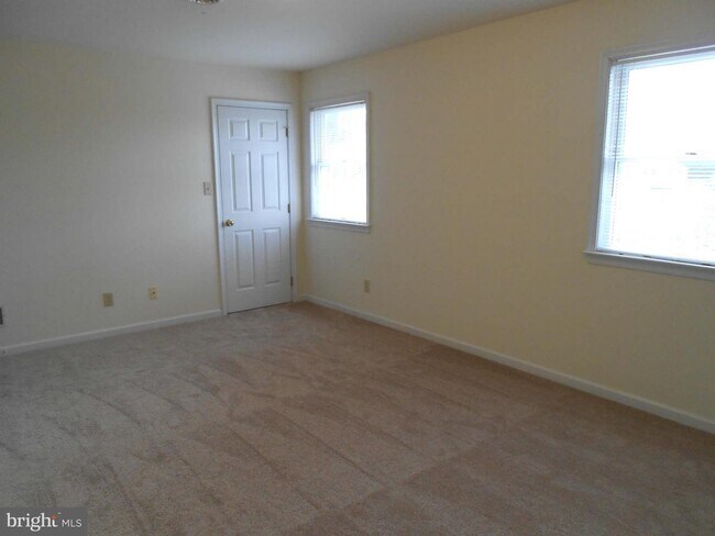 Building Photo - 14786 Sherwood Dr