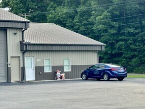 Building Photo - 1220 Davis Ferry Rd