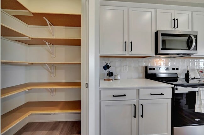 Building Photo - 8615 Highview Cir