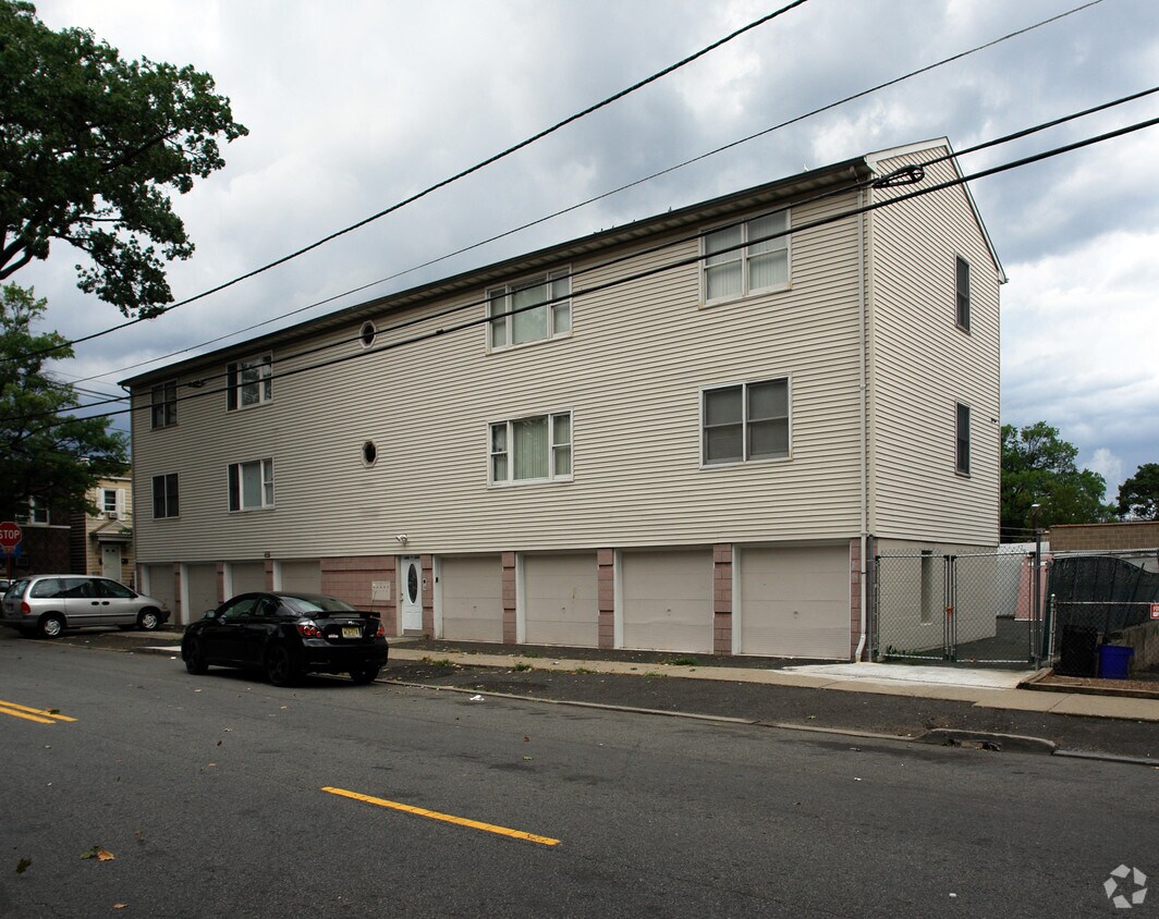 Building Photo - 63 Davenport Ave