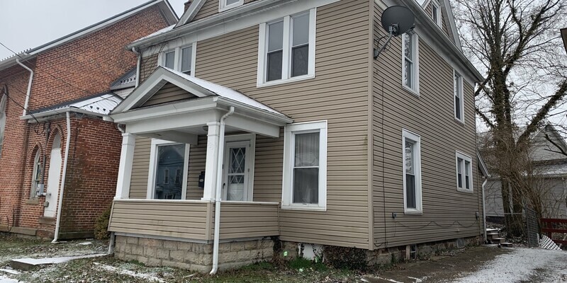 Primary Photo - 323 West Main St