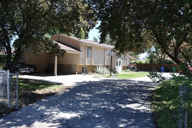 Building Photo - Angle View Duplex