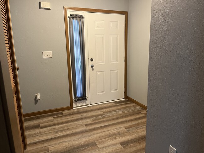 Entryway/Foyer - 2123 Bridgewater Cir