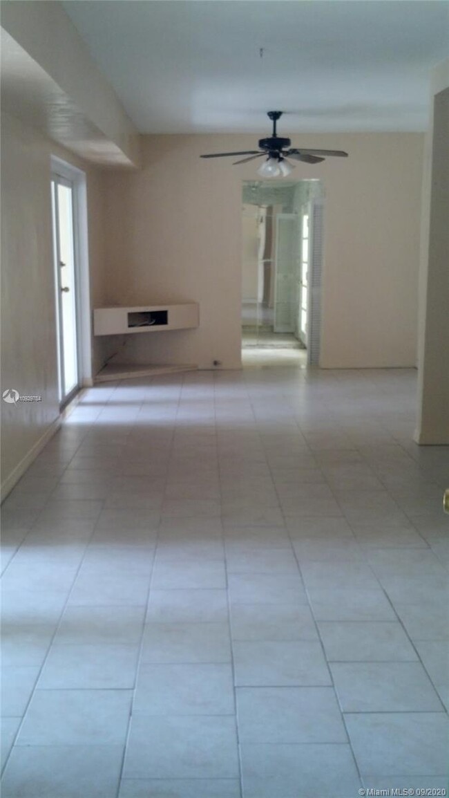 Foto del edificio - 11643 NE 11th Pl