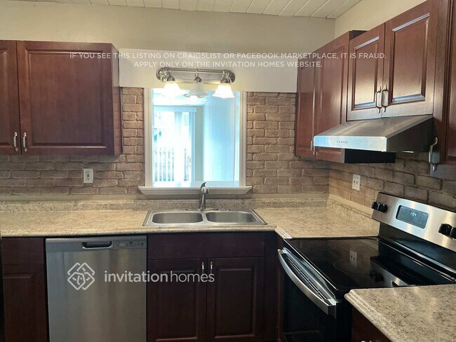 Building Photo - 2209 Curtis Dr S