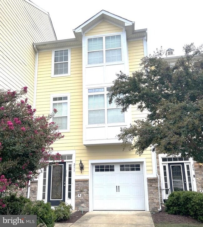 Building Photo - 211 Monroe Point Dr