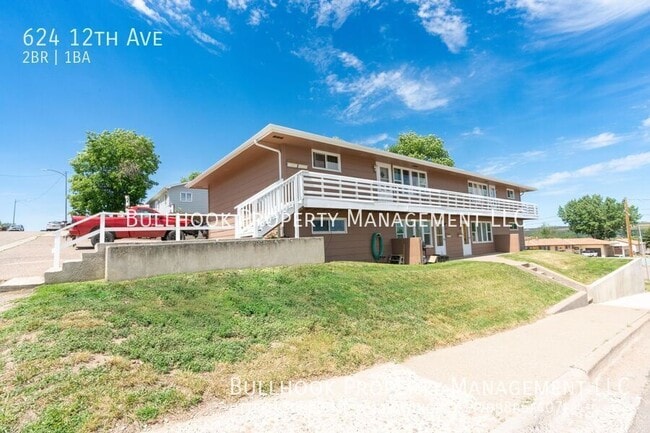 Building Photo - 624 12th Ave
