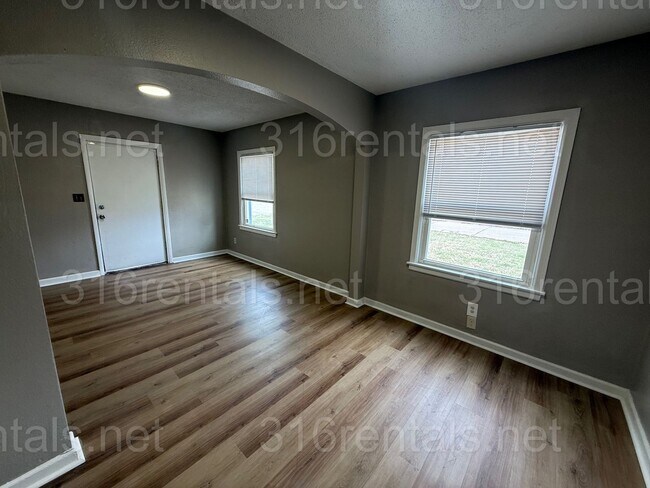 Foto del edificio - $525 - 1 bedroom / 1 bathroom - duplex