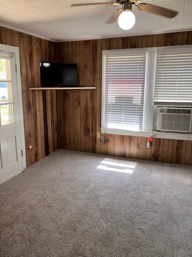 Building Photo - 602 3rd St