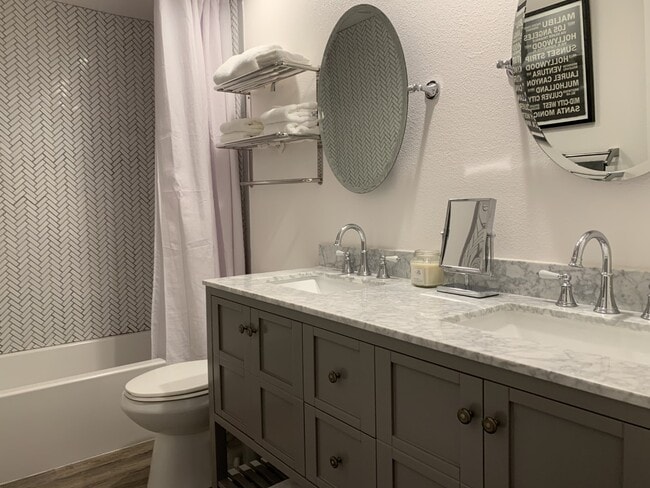 Bath - 8124 Marina Pacifica Dr N
