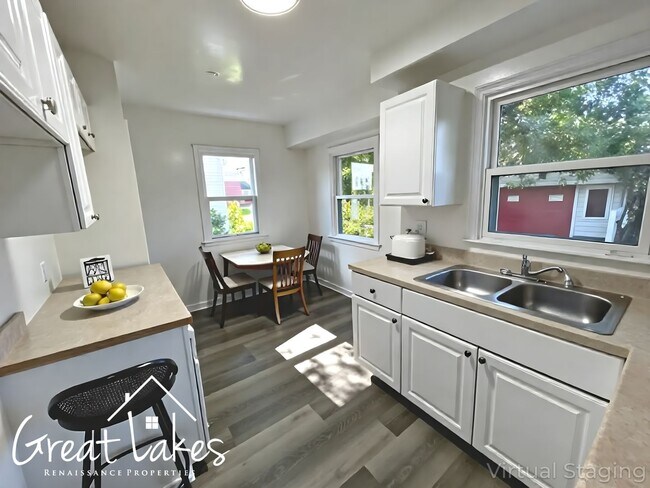Foto del edificio - Charming 3 Bedroom 1 Bathroom now availabl...