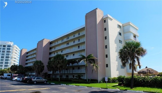 Building Photo - 10102 S Ocean Dr